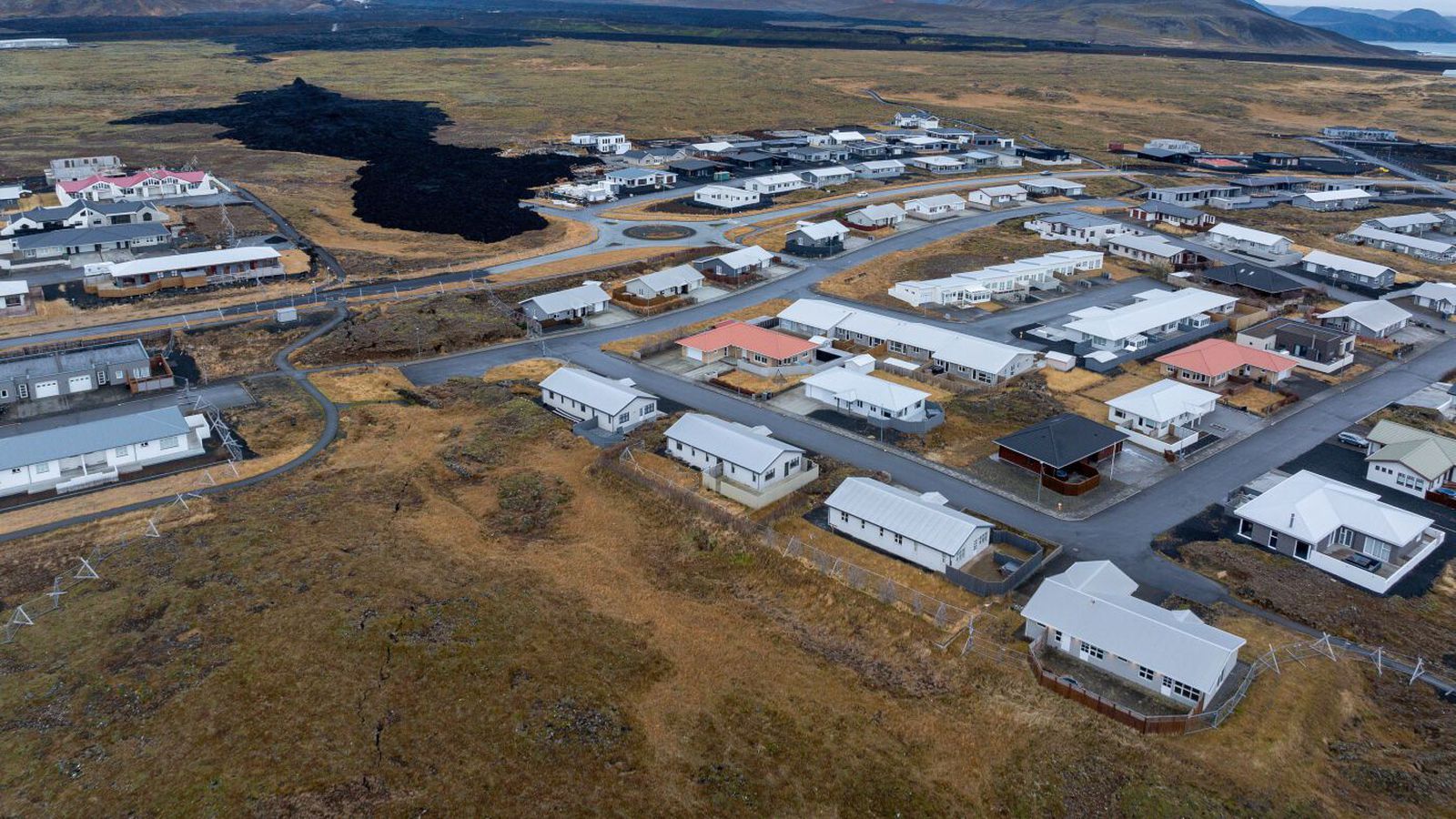 Tengsla­net veikara og and­leg líðan verri í dag en fyrir rýmingu