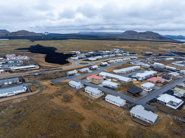 Hluti þeirra sem flutti úr bænum hefur snúið aftur en stór hluti þeirra sem býr annars staðar sér fyrir sér að búa þar áfram. 