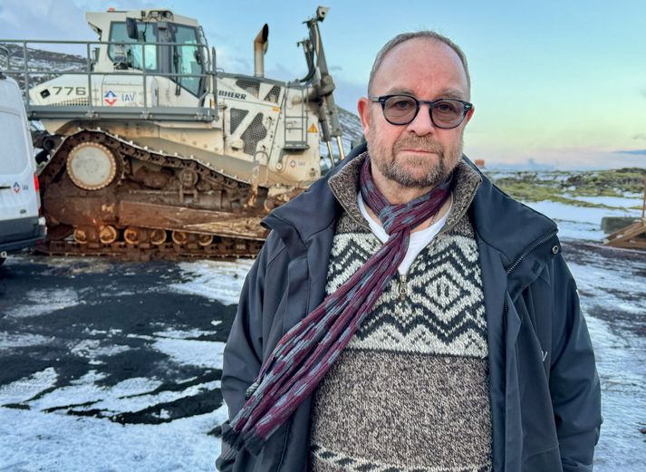 Bjarki Laxdal er einn þeirra verkstjóra sem vinna að því að reisa varnargarða norðan við Grindavík.