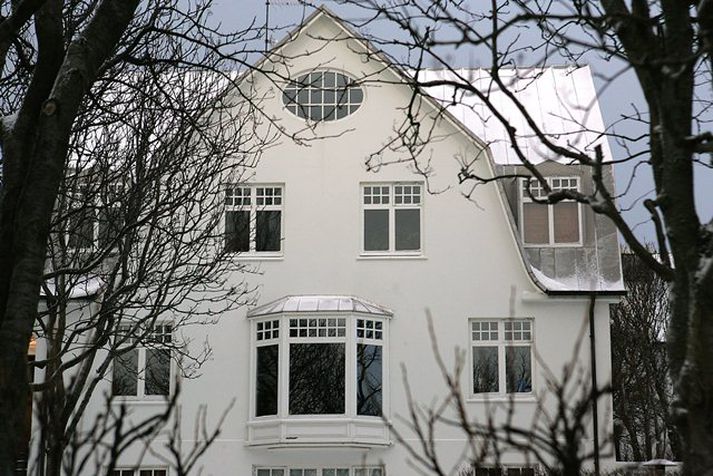Fjölnisvegur 11, er mikið glæsihýsi.