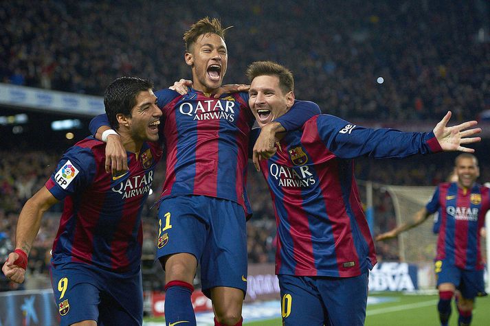 Neymar á milli liðsfélaga sinna, Luis Suarez og Lionel Messi.
