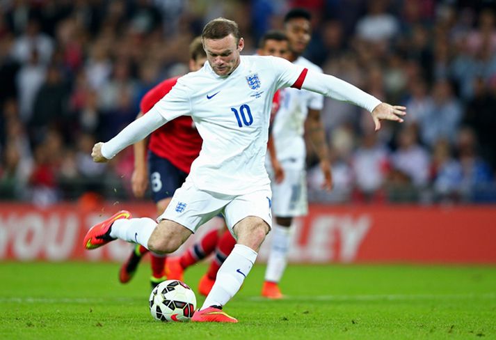 Rooney í þann mund að skora sitt 41. landsliðsmark.