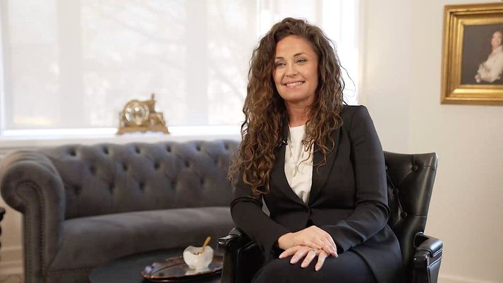 Ella skipta algjörlega um starfsframa. 