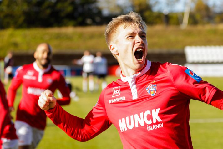 Patrick Pedersen og félagar í Val verða í eldlínunni á móti ÍA í kvöld.