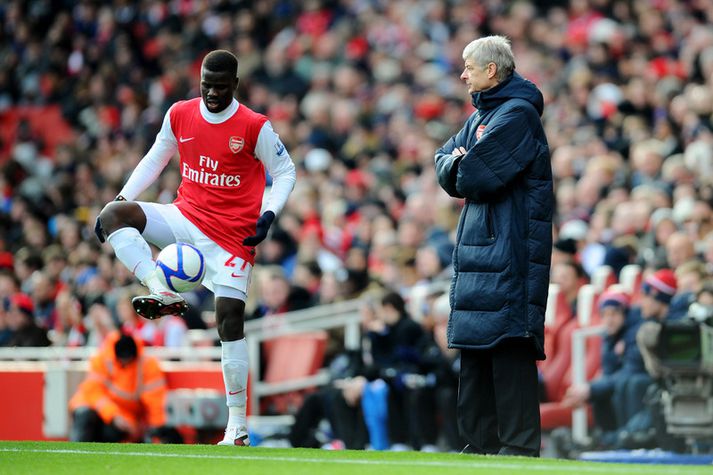 Emmanuel Eboué og Arsene Wenger á sínum tíma.