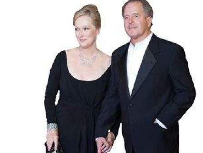 Í skugga sorgar
Leikkonan <B>Meryl Streep</B> kynntist eiginmanni sínum, <B>Don Gummer</B>, árið 1978. Streep hafði stuttu áður misst unnusta sinn, leikarann John Cazale, sem hafði þjáðst af krabbameini í nokkurn tíma. Streep og Gummer giftu sig 30. september 1978 á heimili foreldra hennar í New Jersey. Þau eiga saman fjögur börn og hefur ein dóttirin, Mamie, fetað í fótspor móður sinnar og lagt leiklistina fyrir sig.