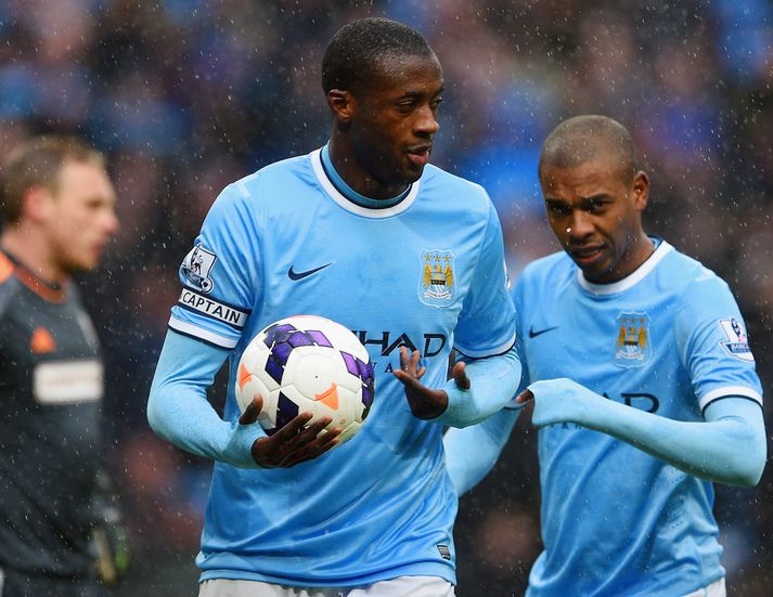 Yaya Touré skoraði þrennu og fær að eiga boltann.