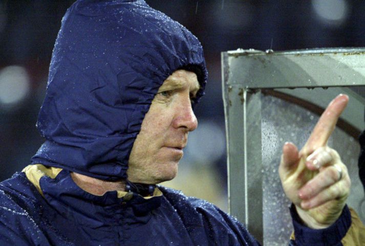 Alex McLeish var kappklæddur á æfingu skoska landsliðsins í Georgíu í vikunni.