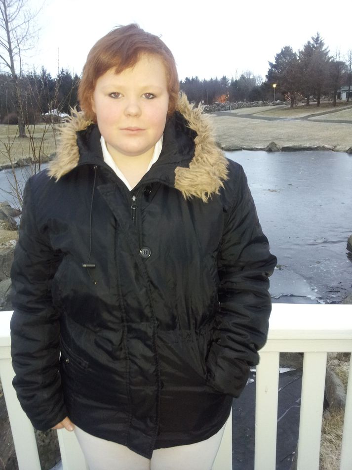 Þeir sem geta veitt upplýsingar um hvar Elfu Maríu er að finna eru vinsamlegast beðnir um að hafa samband við lögreglu í síma 444 1000.