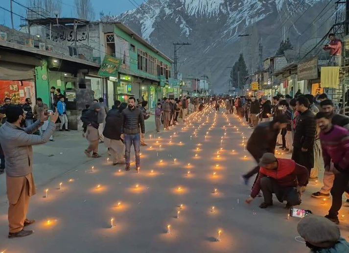 Frá minningarathöfninni í Skardu.