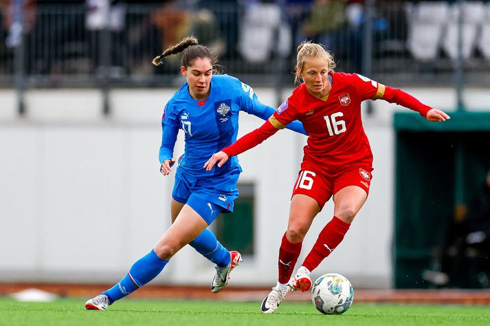 Bryndís Arna Níelsdóttir í leiknum gegn Serbíu á Kópavogsvelli í fyrra þar sem hún skoraði sitt eina landsliðsmark.