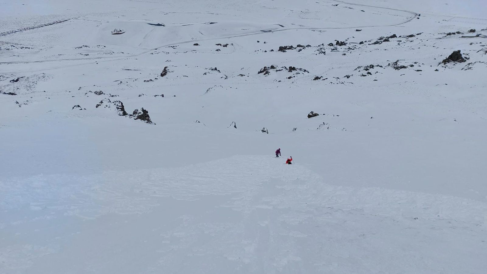 „Snjó­flóðið tekur okkur tvær“