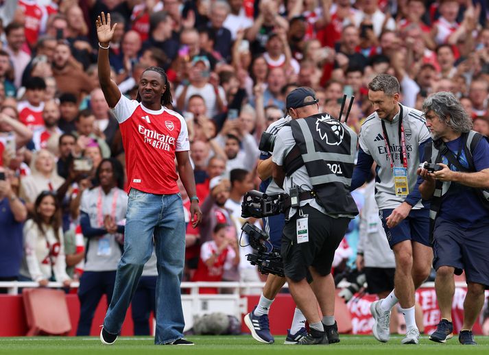 Eberechi Eze var kynntur fyrir stuðningsmönnum Arsenal fyrir 5-0 sigurinn á Leeds United.