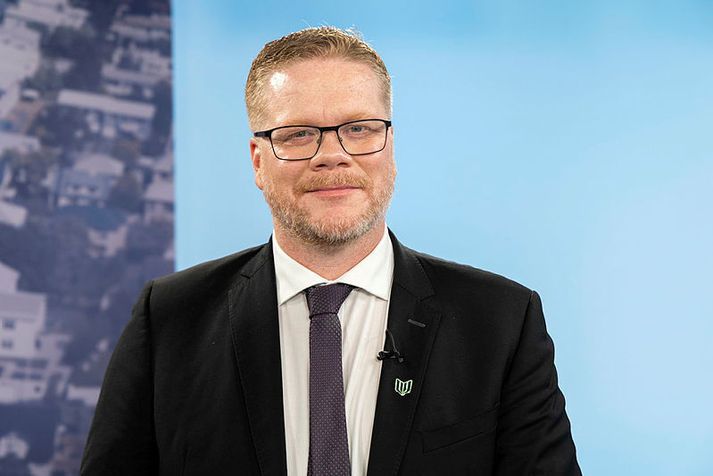Valdimar Víðisson er svekktur að vera ekki í meirihluta í Hafnarfirði. Hann mun leita að nýju starfi á næstunni enda aðeins hlutastarf að vera í minnihluta. 