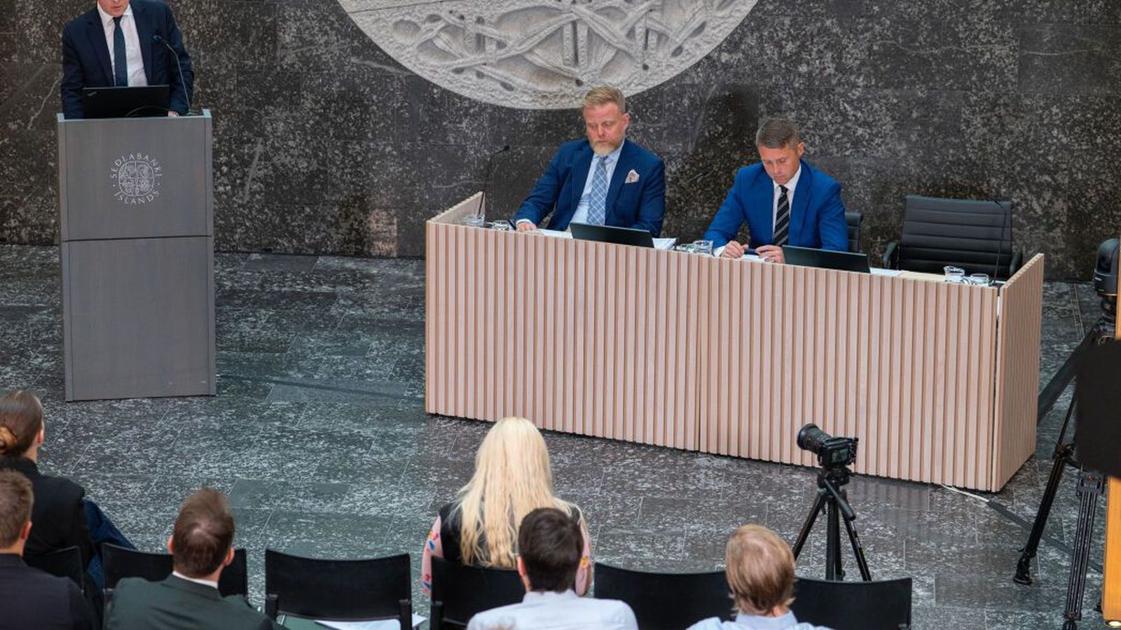 At­vinnu­lausum Ís­lendingum fjölgaði um 700 á einu ári