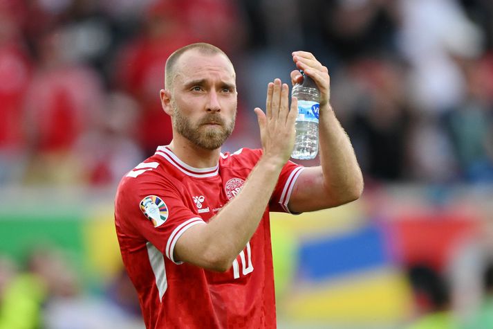 Christian Eriksen mætti aftur á Evrópumótið í dag, rétt rúmum þremur árum eftir að hann fékk hjartaáfall í leik gegn Finnlandi.