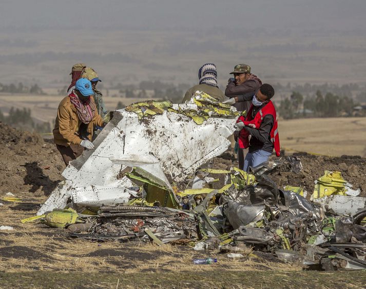 Böndin hafa borist að hugbúnaði í Boeing 737 Max 8-vélinni sem hafi valdið því að vélin tók dýfu og hrapaði skömmu eftir flugtak.