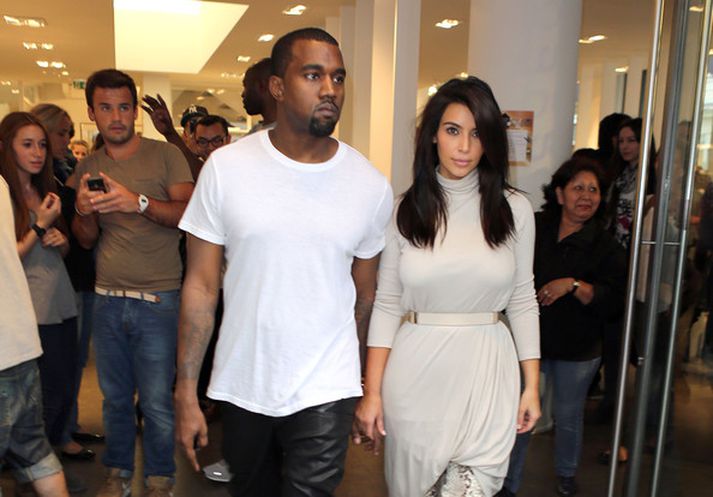 Kim Kardashian og Kanye West þræddu búðirnar í París í vikunni.