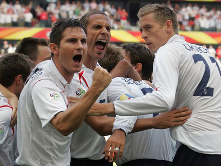 Rio Ferdinand og Frank Lampard fagna marki hjá Englandi.