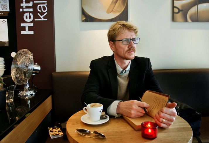 Bjarni Bjarnason þótti of vel kvæntur að mati sumra þegar hann fékk ekki listamannalaun á síðasta ári. Það hefur eitthvaðbreyst, enda fékk hann úthlutað úr sjóðnum þetta árið.