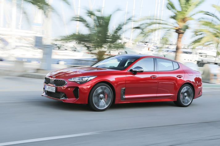 Kia Stinger er einn af fjölmörgum bílgerðum Kia.