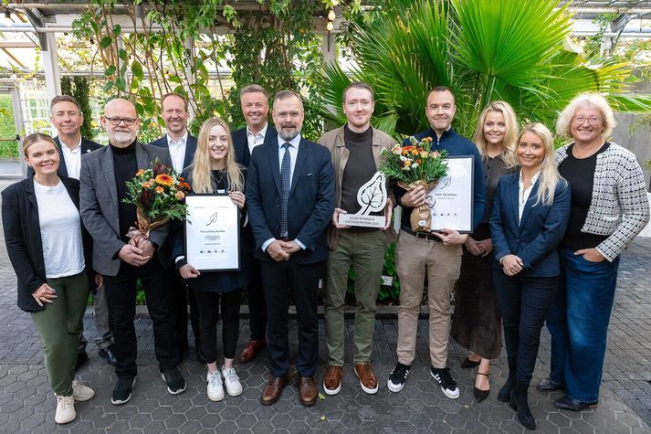 Frá afhendingu Vaxtarsprotans í Grasagarðinum í Laugardal. Á myndinni eru, talið frá vinstri,  Svandís Unnur Sigurðardóttir frá Rannís, Sigurður Óli Sigurðsson frá Rannís, Birgir Jósafatsson frá Thor Ice Chilling Solutions, Sigurður Hannesson frá SI, Ester Ósk Pálsdóttir frá Thor Ice Chilling Solutions, Árni Sigurjónsson frá SI, Daði Már Kristófersson fjármála- og efnahagsráðherra, Gunnar Steinn Valgarðsson frá Aldin Dynamics, Páll Arinbjarnar frá Aldin Dynamics, Erla Tinna Stefánsdóttir frá SI, Hrafntinna Viktoría Karlsdóttir frá HR og Ragnhildur Helgadóttir frá HR.  