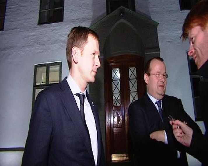 Meðal þess sem rætt hefur verið í dag er möguleg yfirtaka Kaupþings á Landsbankanum.