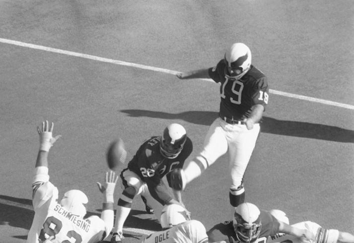 Tom Dempsey átti metið yfir lengsta vallarmark í sögu NFL í 43 ár.