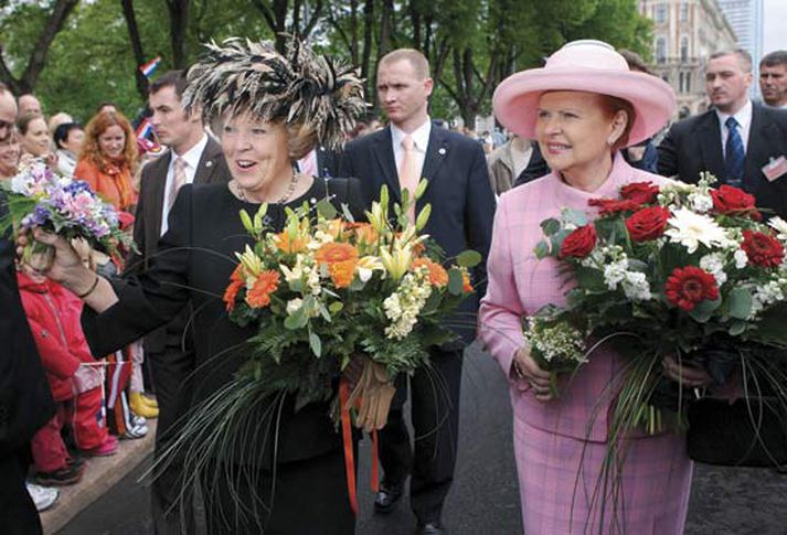 Vaira Vike-Freiberga með Beatrice Hollandsdrottningu.