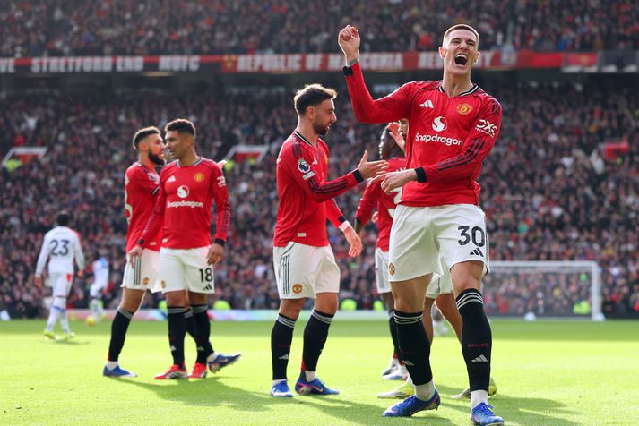 Benjamin Sesko fagnar sigurmarki sínu fyrir Manchester United á Old Trafford um helgina.