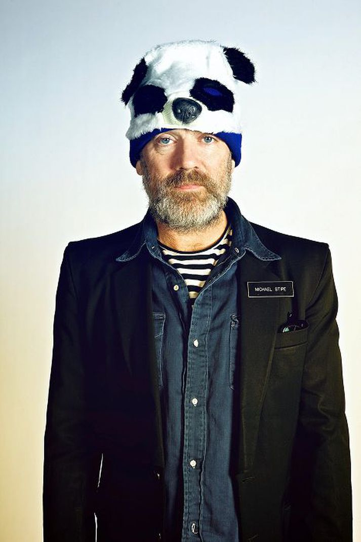 Michael Stipe vísar því á bug að hann og Cobain hafi átt í ástarsambandi.