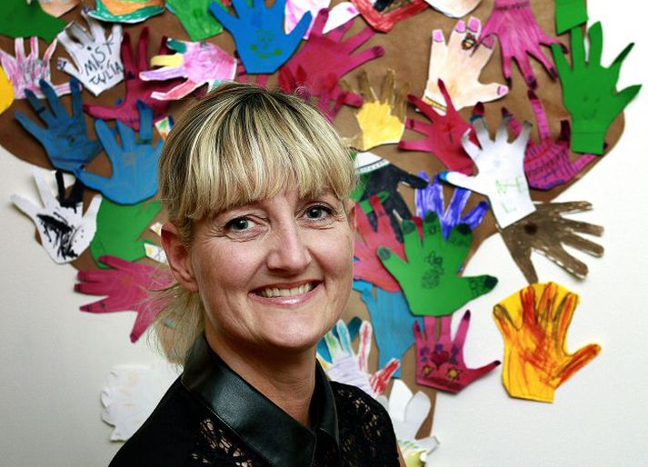 "Nemendur og kennarar verða með kórónur í mismunandi litum eftir bekkjum,“ segir Björg og hlakkar til afmælisins á morgun. 