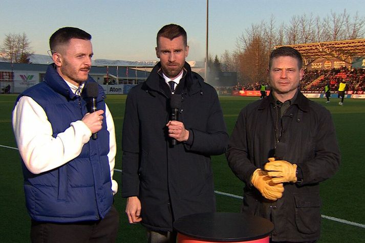 Gulir hanskar Bjarna Guðjónssonar vöktu athygli. 