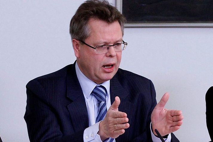 Már Guðmundsson seðlabankastjóri telur að brotið hafi verið á rétti hans þegar launin voru lækkuð.