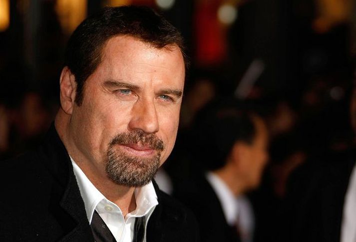 Bráðaliði á Bahamaeyjum er sakaður um að hafa ætlað að kúga fé út úr John Travolta í kjölfarið á andláti sonar leikarans. Málið er fyrir dómi um þessar mundir. nordicphotos/Getty