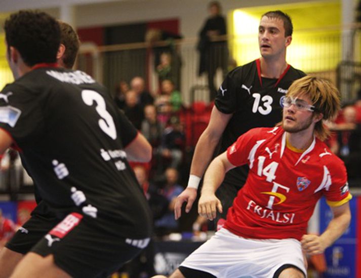 Momir Ilic (13) og Sigfús Páll Sigfússon í leiknum í kvöld.