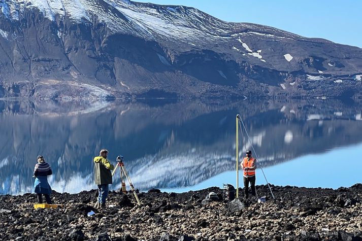 Vísindamenn Veðurstofunnar og Háskólans í Gautaborg framkvæmdu mælingar á svæðinu, meðal annars við Öskjuvatn. 