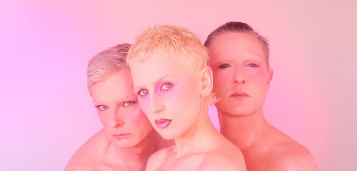 Biggi, Margrét Rán og Daníel Ágúst munu hækka valin sýnis­horn úr niður­stöðum reif-rannsókna og tón­listar­til­rauna Gus­Gus upp í 11 á tón­leikunum í Höllinni í maí.