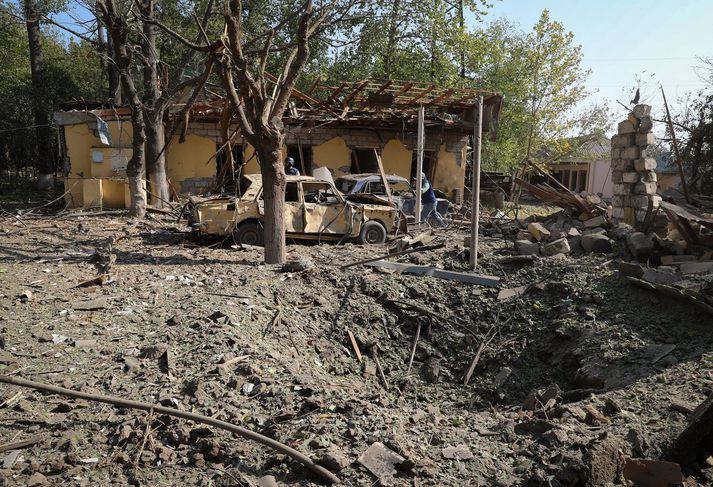 Frá bænum Barda í Nagorno-Karabakh. Bærinn hefur orðið fyrir stórskotaliðsárás.