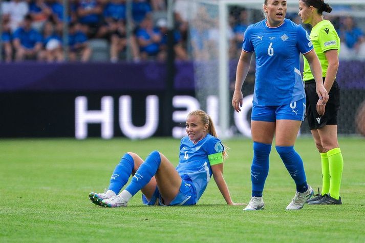 Fyrirliði Íslands, Glódís Perla Viggósdóttir, þurfti að yfirgefa völlinn vegna meiðsla.