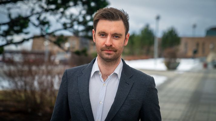 Sævar Þór var bæði sitjandi bæjarfulltrúi og gjaldkeri framboðsins þegar málið kom upp.