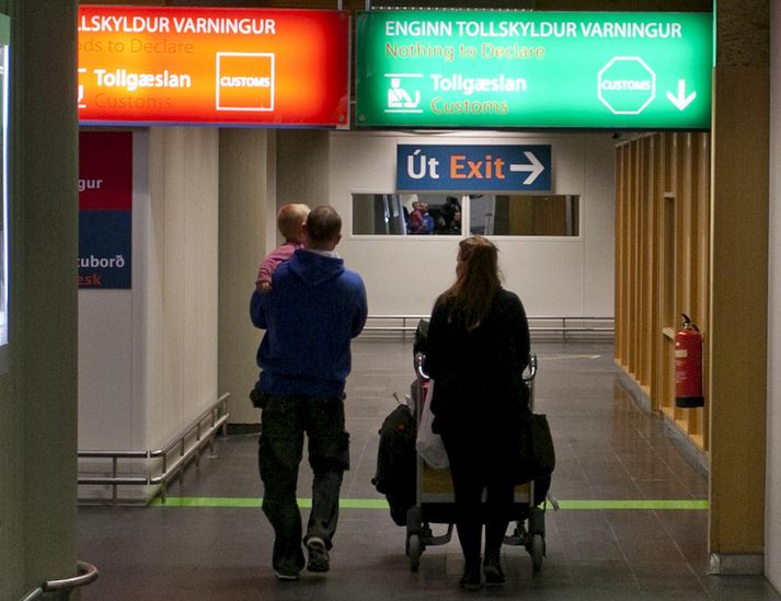 Fyrstu tíu mánuði ársins flugu rúmlega 2,4 milljónir farþega til og frá Keflavík.
