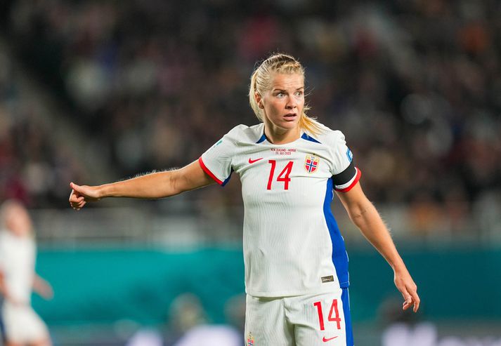 Ada Hegerberg í leiknum á móti Nýja Sjálandi en það eru margir að bíða eftir marki frá henni í dag.