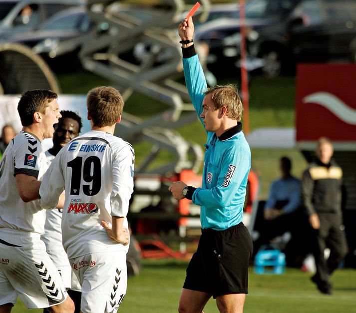 Þorvaldur rekur hér Brynjar Gauta af velli í leiknum gegn KR í fyrra.