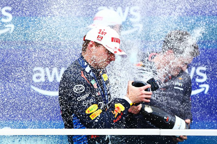 Max Verstappen fagnar sigrinum í Kanada.