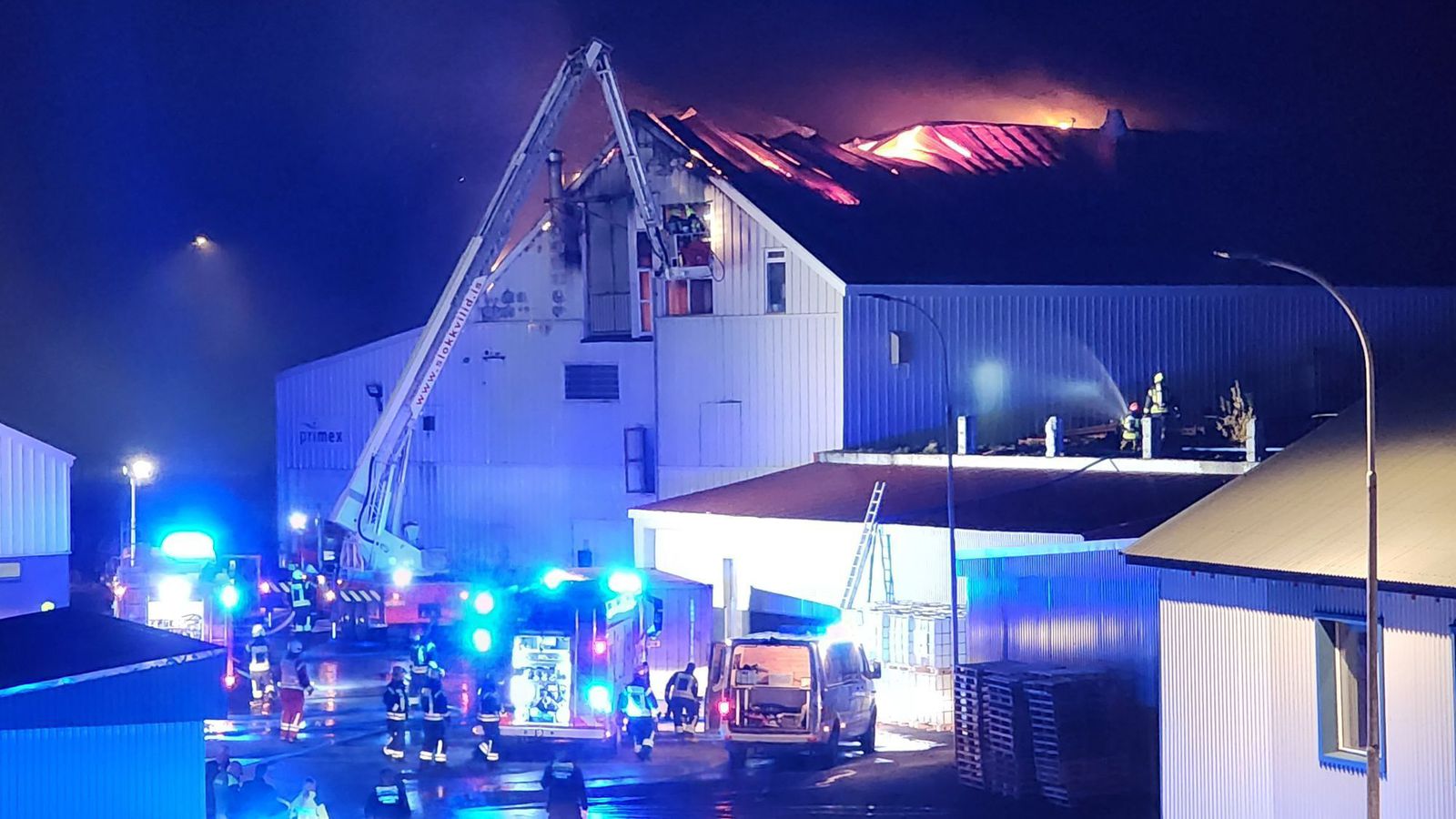 Eldur logar á Siglu­firði
