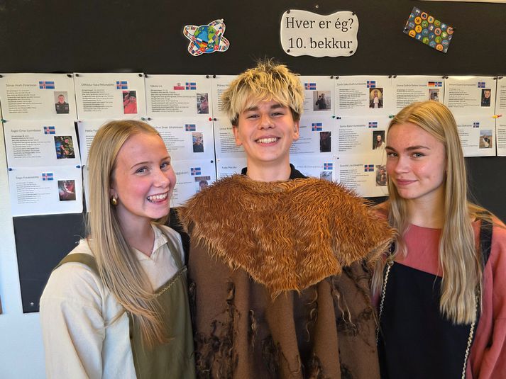 Þrír af nemendum 10. bekkjar sem lásu. Frá vinstri, Pálína Björk Bjarnadóttir, Símon Broniszewski og Bryndís Halla Ólafsdóttir.