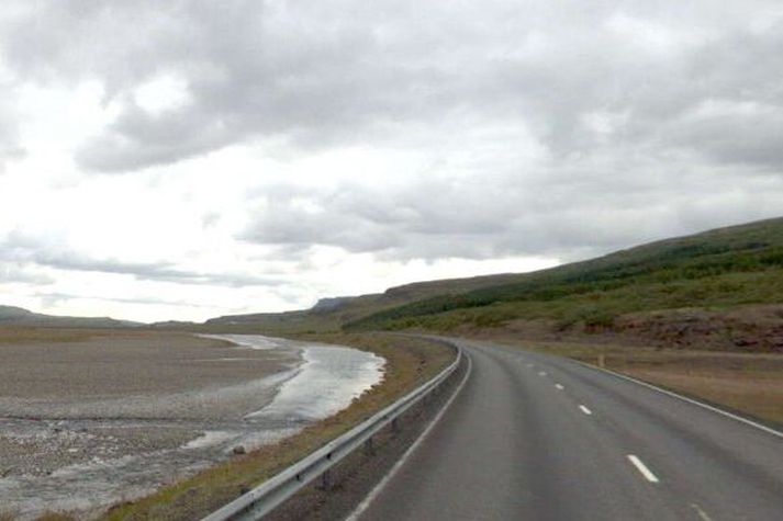 Slysið varð á Vesturlandsvegi við Norðurárdal.