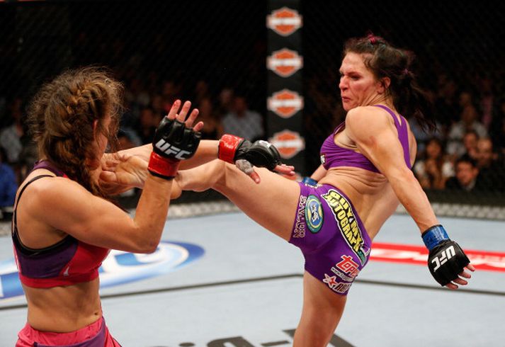 Cat Zingano sigraði Miesha Tate eftir tæknilegt rothögg í fyrra.