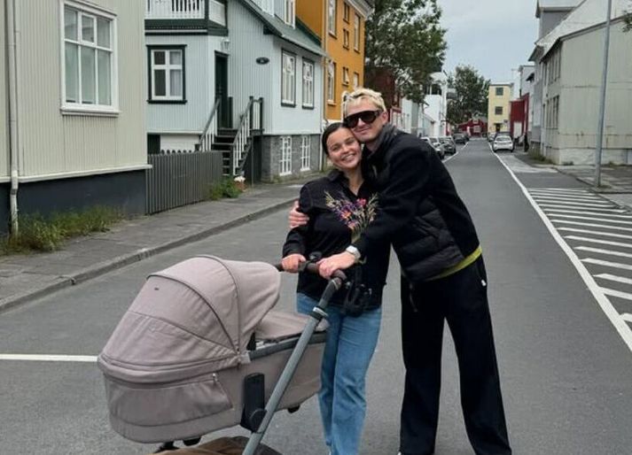 Lífið leikur við Aron Kristinn og Láru Portal.